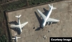 Heavy transport aircraft preparing to load at the Hmeimim air base in Latakia on December 13. Source: Satellite image ©2024 Maxar Technologies