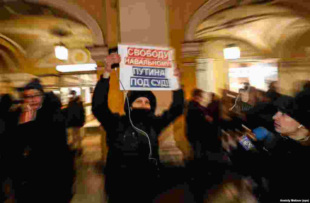 St. Petersburg: &quot;Freedom for Navalny! Putin to court!&quot;