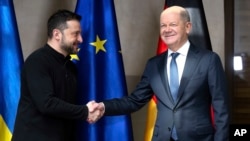 German Chancellor Olaf Scholz (right) and Ukrainian President Volodymyr Zelenskyy, meet for talks at the Munich Security Conference on February 15.