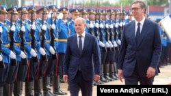 Serbian President Aleksandar Vucic (right) accompanies Olaf Scholz as the German chancellor pays an official visit to Belgrade in June 2022.