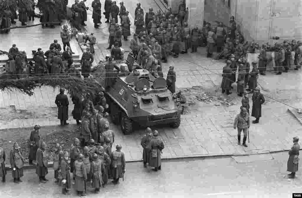 Soviet troops gathered on Rustaveli Avenue in a show of force on April 11, 1989.&nbsp; Rustaveli Avenue was the site of one of the most infamous acts of the late Soviet empire on April 9, 1989. &nbsp;In the early hours of that morning,&nbsp;independence&nbsp;protestors in front of the parliament were attacked by Soviet troops. Twenty-one people were killed, including several who were beaten to death with shovels. &nbsp;