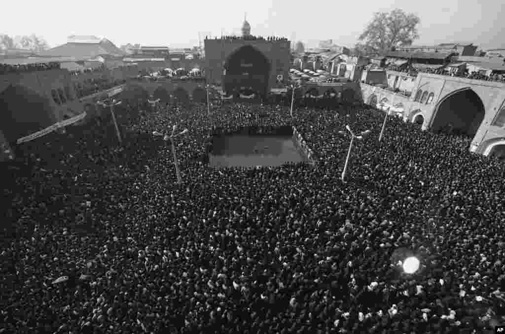 More than 100,000 people gathered outside Tehran&#39;s Bazaar Mosque on January 15, 1979. Troops stood by as&nbsp;demonstrators showered them with flowers and kisses while chanting &quot;Long Live Khomeini&quot; and &quot;Death to the Shah.&quot;