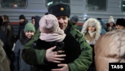 A mobilized Russian soldier in the Tyumen region says goodbye to his loved ones as he departs for the war in Ukraine. (file photo)