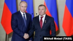 Russian President Vladimir Putin (left) awards a Hero of Labor gold star to his childhood friend, oligarch Arkady Rotenberg, in 2018. 