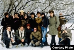 Joanna Stingray (back row, third from left) poses with members of Akvarium, Alisa, Kino, and Strannye Igry as part of a photo shoot for the Red Wave album cover in 1986.