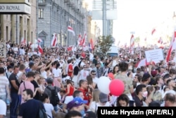 The first of several massive anti-government weekend rallies was held in the center of Minsk on August 16. It's estimated that some 200,000 people attended.