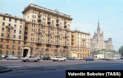 The U.S. Embassy building in Moscow in 1987