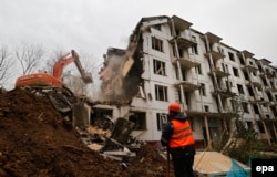 Workers demolish a five-story "Khrushchyovka" in Moscow in October 2016.