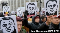 Kyrgyz demonstrators gather in Bishkek on November 25, 2019, to demand the authorities take action after the release of the report.