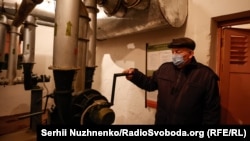 A man demonstrates a ventilation system, which can be cranked to life like an old car.