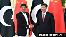 Chinese President Xi Jinping (right) shakes hands with Pakistani Prime Minister Imran Khan before a meeting in Beijing in April 2019.