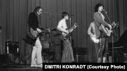 Viktor Tsoi (right) and his band Kino in the Leningrad Rock Club in the 1980s