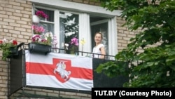 Many Belarusians are now hanging the flag first used by the ill-fated Belarusian National Republic in 1918-19 from their balconies. (file photo) 