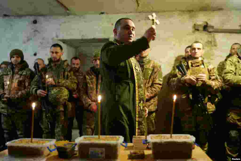 A military Orthodox chaplain conducts a Christmas Eve mass for Ukrainian soldiers at a position near the front line in the Donetsk region.&nbsp;