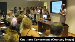 Galina Arapova speaks at a seminar for journalists organized by her Mass Media Defense Center. (file photo)