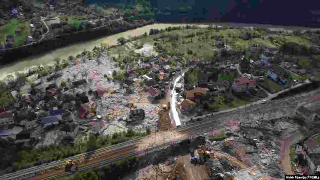 Roads to and from the Jablanica region were destroyed in the floods, with communications between Jablanica city and Mostar being established for emergency vehicles.