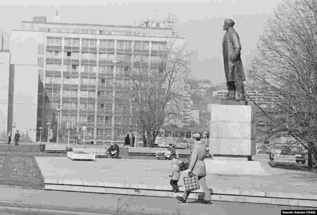 A statue of Soviet founder Vladimir Lenin in Prague&#39;s Dejvice neighborhood, photographed in 1981 The statue was unveiled in 1972, then pulled down in 1990 in the wake of the 1989 Velvet Revolution that overthrew communist rule in Czechoslovakia. The statue&#39;s base -- shaped like a kicker ramp -- was a popular spot for skateboarders until it was removed in 2007 and the space grassed over.&nbsp;