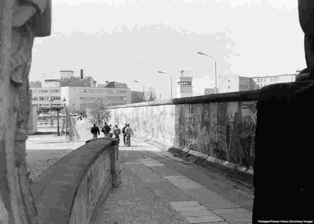 The Berlin Wall running along&nbsp;Niederkirchner Street, photographed in 1988