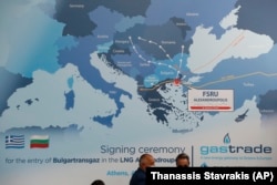 Greek Prime Minister Kyriakos Mitsotakis (right) and Bulgarian counterpart Boyko Borisov stand under a map in Athens during a signing ceremony to advance plans for Bulgarian participation in a liquefied natural gas terminal in northeastern Greece in August 2020.