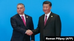 Hungarian Prime Minister Viktor Orban (left) meets with Chinese President Xi Jinping at a Belt and Road Initiative forum in 2019.