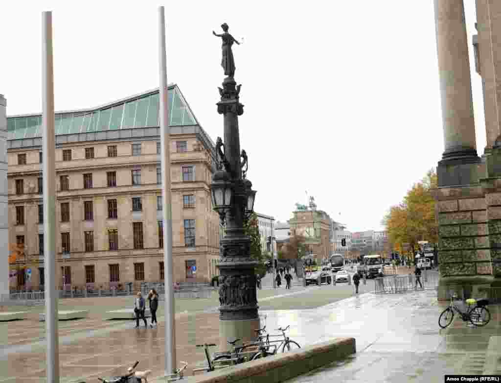 The wall cutting through central Berlin, photographed in March 1973