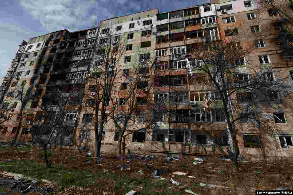 A burned residential building in Avdiyivka, Donetsk region, in November 2023. In the last weeks of the battle for the town, which ended in February 2024, no building remained intact. According to a local Ukrainian commander, the occupation of the town cost Russia 47,000 soldiers. The Russian authorities do not openly talk about the losses of their army in individual battles and the war in general.