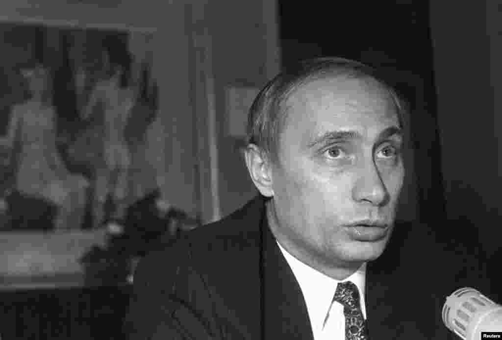 Vladimir Putin, the city&#39;s newly appointed first deputy mayor, attends a news conference in St. Petersburg in December 1995.