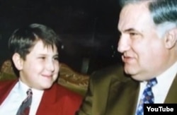 Ilan Shor as a child with his father, Miron