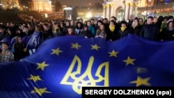 Ukrainians wave an EU flag during the first days of protests in Independence Square in downtown Kyiv on November 22, 2013.