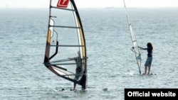 Windsurfing in Avaza 