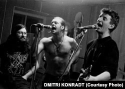 The "Russian Bob Dylan," Boris Grebenshchikov (center), and British singer-songwriter Billy Bragg (right) play together in 1987 on the small stage of the Leningrad Rock Club, where the Scorpions also played a year later. The rock club's main hall (see Mike Naumenko above), is believed to have had a maximum capacity of a few hundred people.