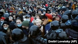 "Long live Belarus!" People clash with police during a protest against the jailing of opposition leader Aleksei Navalny in St. Petersburg, Russia, on January 23. 