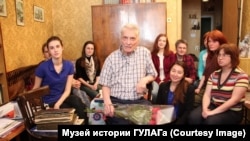 Yury Fidelgolts with family members