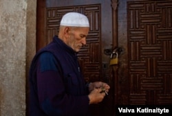 Mosque caretaker Hakif Sikirocha says more and more people are turning to Islam in his country.