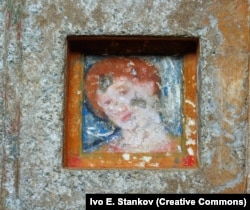 A fresco of a Thracian woman in the Ostrusha burial mound near Kazanlak, Bulgaria