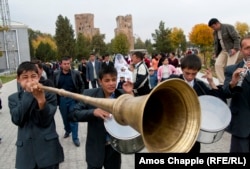 A wedding takes place in Shakhrisabz.