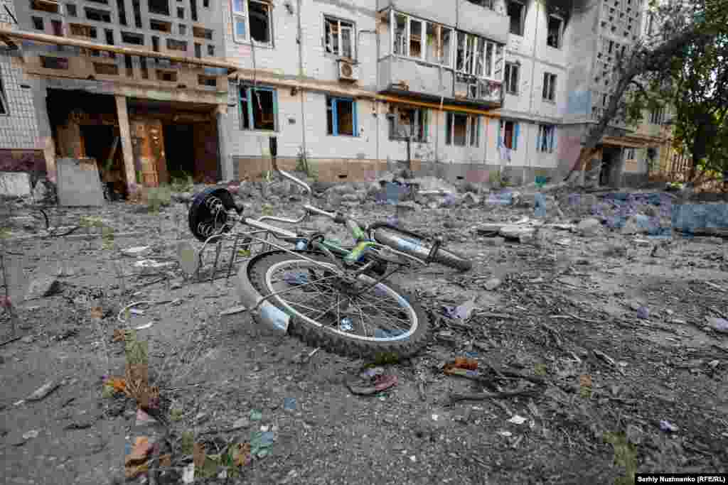 A bicycle in Vuhledar in Ukraine's Donetsk region. This small town with its multistory buildings is located on a hill, which gave the Ukrainian Army an advantage in fighting and made it possible to repel mechanized assaults.