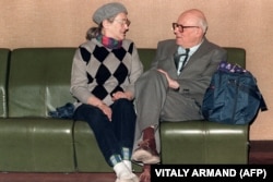 Sakharov and Bonner wait for a flight to New York in November 1988. At 67 years of age, it was his first-ever trip outside the Soviet Union.