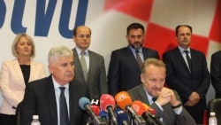 Bosnian politicians Dragan Covic (left) and Bakir Izetbegovic (file photo)