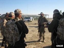 Turkmen border guards taking part in training along the Turkmen-Afghan border. (file photo)