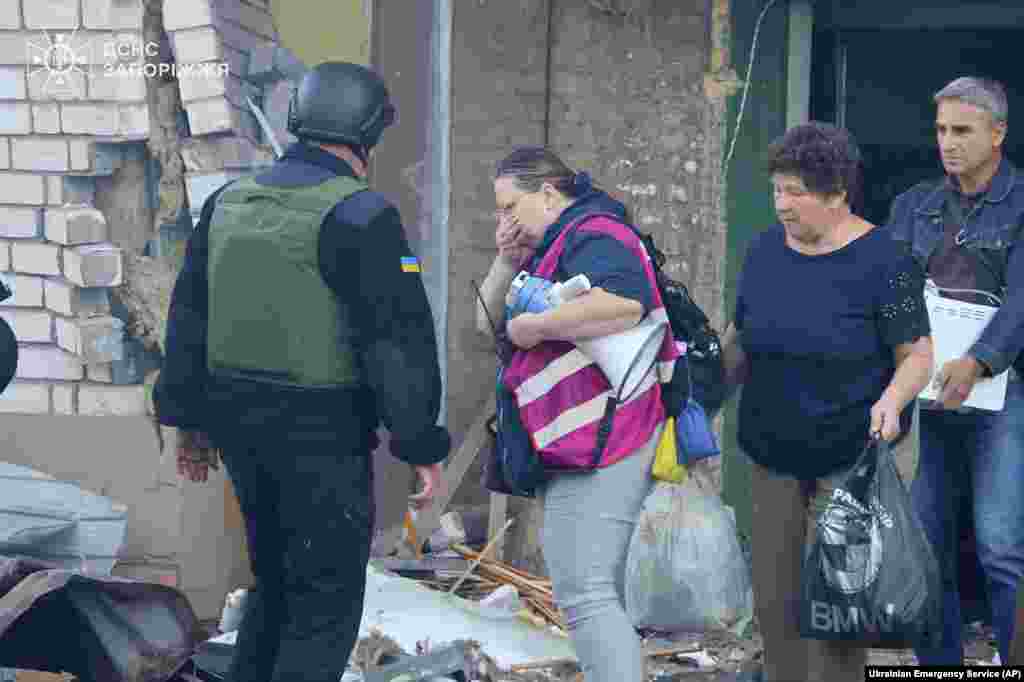 Residents leaving one of the apartments struck by a glide bomb.&nbsp;