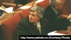 Журналист Юрий Щекочихин умер в 2003 году, по заявлениям его коллег, с симптомами тяжелого отравления. Официальное расследование его смерти несколько раз возобновлялось и прекращалось с формулировкой «отсутствие события преступления»