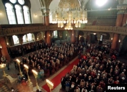 Members of Bulgaria's Jewish community during a memorial service in the Sofia synagogue in 1997.