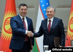 Border issues were one of the main topics when Kyrgyz President Sadyr Japarov (left) traveled to Tashkent on March 11-12 and met with Uzbek President Shavkat Mirziyoyev.