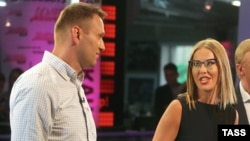 Russian opposition leader Aleksei Navalny (left) and presidential candidate Ksenia Sobchak (file photo)