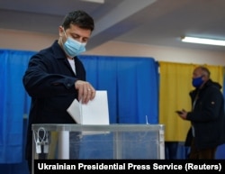 Ukrainian President Volodymyr Zelenskiy casts a ballot at a polling station in Kyiv on October 25.