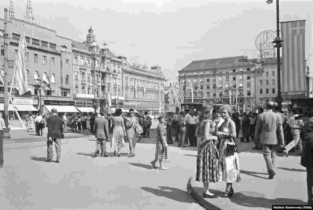 People enjoying a summer day in Zagreb in 1955. &nbsp; After the death of Stalin, Yugoslavia was able to play the West off against the Soviet Union as each side was vying for influence over the country.