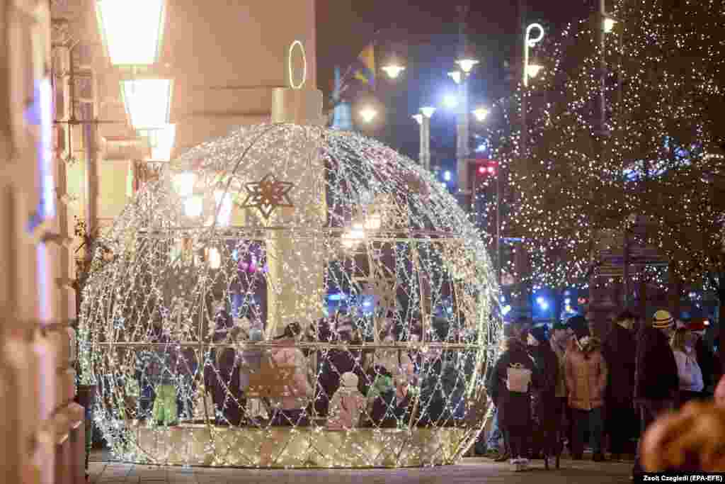 People visit the Christmas market in Debrecen, Hungary.&nbsp;