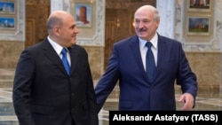 Belarusian President Alyaksandr Lukashenka (right) meets with Russian Prime Minister Mikhail Mishustin in Minsk on September 3.