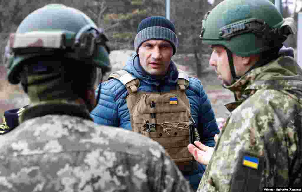 Kyiv Mayor Vitali Klitschko visits a checkpoint of the Ukrainian Territorial Defense Forces in Kyiv on March 6.